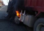 На трассе Харьков-Чугуев сгорел грузовик с парфюмерией