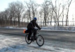 Хорошему спортсмену и холод не помеха. Харьковчанин отправился на велосипеде в Кременчуг