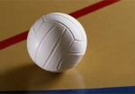 Депутаты областного совета играют в волейбол лучше коллег из городского
