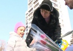 Харьковские политики устроили женщинам день комплиментов и цветов