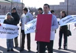 Харьковская молодежь показала Януковичу «красную карточку»