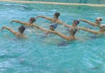 Изнурительные тренировки - ради будущих медалей. Юные пловчихи оттачивают мастерство