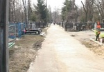 Харьковские кладбища приводят в порядок перед Пасхой