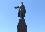 Мэр пообещал ветеранам не сносить памятник Ленину