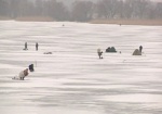В Боровском районе спасли рыбака, провалившегося под лед