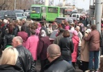 Работу и зарплату! Сотрудники завода Шевченко вышли на пикет и перекрыли дорогу