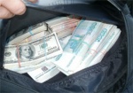 Россияне пытались незаконно перевезти через границу кейс, набитый деньгами