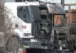 На территории частного предприятия загорелись сразу три грузовика