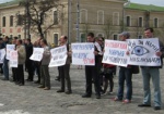 «Против беспредела на дорогах» - после ДТП с участием дочки депутата харьковчане вышли на пикет