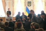 Судья Садовский зачитывает заявление Тимошенко