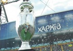 На площади Свободы установили Кубок Чемпионата Европы по футболу