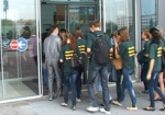 У волонтеров Евро-2012 начались практические учения в аэропорту