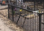 За кражу оградок с кладбища мужчине грозит до 5 лет тюрьмы