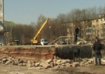 На ХТЗ реконструируют сквер для памятника Советской Украине