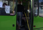 Предъявила удостоверение - вытолкнули из автобуса. В Харькове судят маршрутчика, поднявшего руку на пенсионерку