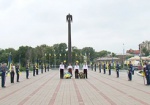 Город остался без Независимости в бронзе. Монумент на площади Розы Люксембург демонтируют