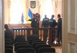 Противники и сторонники Тимошенко устроили потасовку в суде