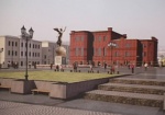 Памятник на площади Конституции откроет Президент