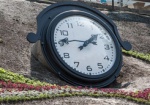На клумбе в Саржином Яру появились часы