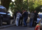 В центре Харькова двух человек затолкали в машины и увезли