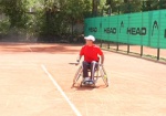 Теннис в инвалидных колясках. В Харькове стартовал турнир среди людей с ограниченными возможностями