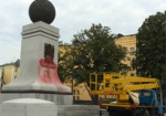 Памятник Независимости облили краской