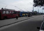 На проспекте Гагарина перевернулся погрузчик - движение заблокировано