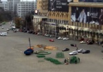 В Харькове начали монтировать новогоднюю елку