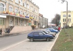 Харьковчане возмущены, что на тротуарах разрешили парковать машины