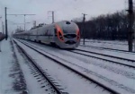 Поезд Hyundai Харьков-Киев до Огульцов «отбуксировал» электровоз