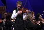Мечты под Новый год сбываются. Юному харьковскому скрипачу подарили самый желанный подарок - собственную скрипку
