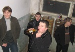В Украине хотят запретить выпивать в подьездах и продавать сигареты возле школ