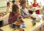 В харьковских школах и детсадах будут больше тратить на питание детей