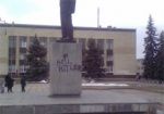 В Изюме осквернили памятник Ленину
