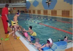 Украинских школьников будут учить плавать