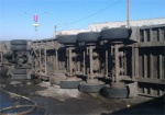 В Изюмском районе перевернулся грузовик, из-за чего едва не прогремел взрыв