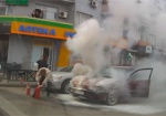 Утром в центре города загорелся автомобиль