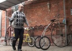 Харьковский любитель антиквариата мастерит велосипеды из металлолома