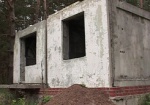 На берегу Печенежского водохранилища проверят незаконные постройки