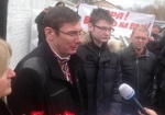 Пенитенциарии отпустили Луценко за рубеж