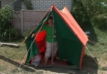 В поселке Васищево семья из четырех человек вынуждена жить в палатке