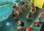 Уроки аквагимнастики для малышей набирают популярность