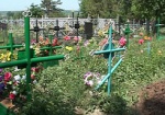 Правоохранители задержали женщин, воровавших венки на кладбищах