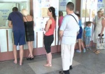 Сезонный дефицит. За билетами на крымские поезда харьковчане охотятся по несколько дней