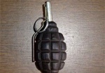В Купянске местный житель разгуливал по улицам с гранатами в руках