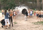 Харьковские подростки устроили массовое водное сражение