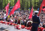 На мемориале Славы возложили цветы в честь годовщины освобождения Харькова