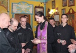 Украинские заключенные смогут посещать священника