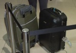Скандал в харьковском аэропорту. Пассажиры одного из рейсов получили свои чемоданы со взломанными замками