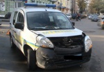 В центре города легковушка столкнулась с милицейским авто